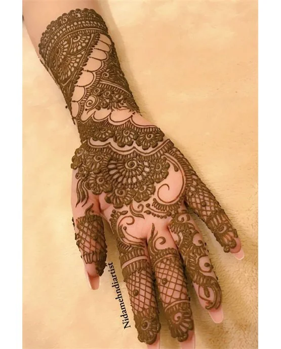 Traditional Layout Using Net Front Hand Mehndi Design Traditional Layout Using Net Front Hand Mehndi Design